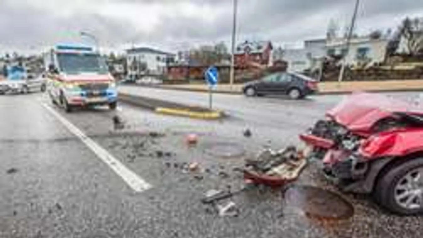 Tömeges karambol, lezárták az M2-es utat!