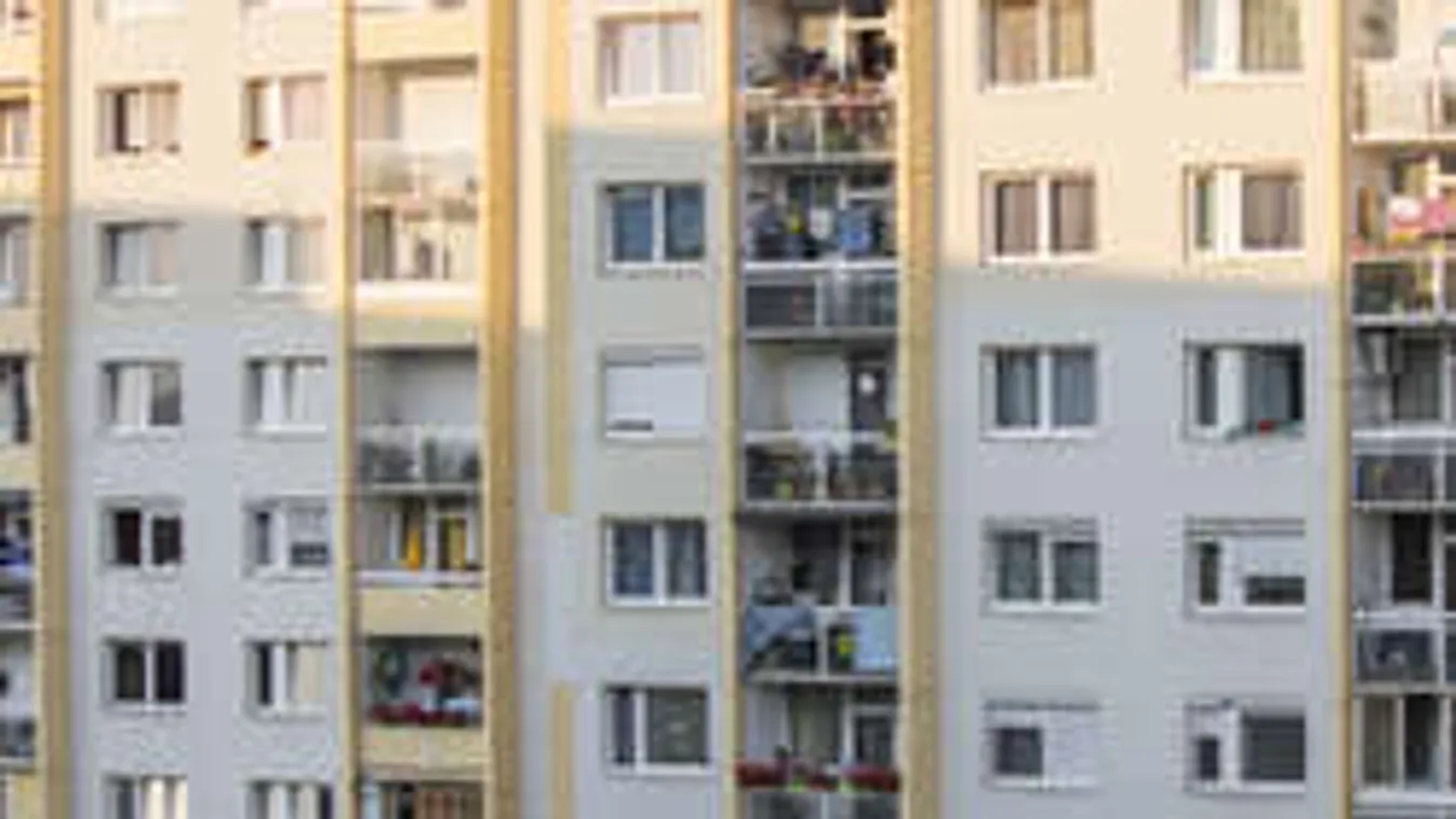 Megőrülnek a karácsonyozó szomszédtól a lakótelepen