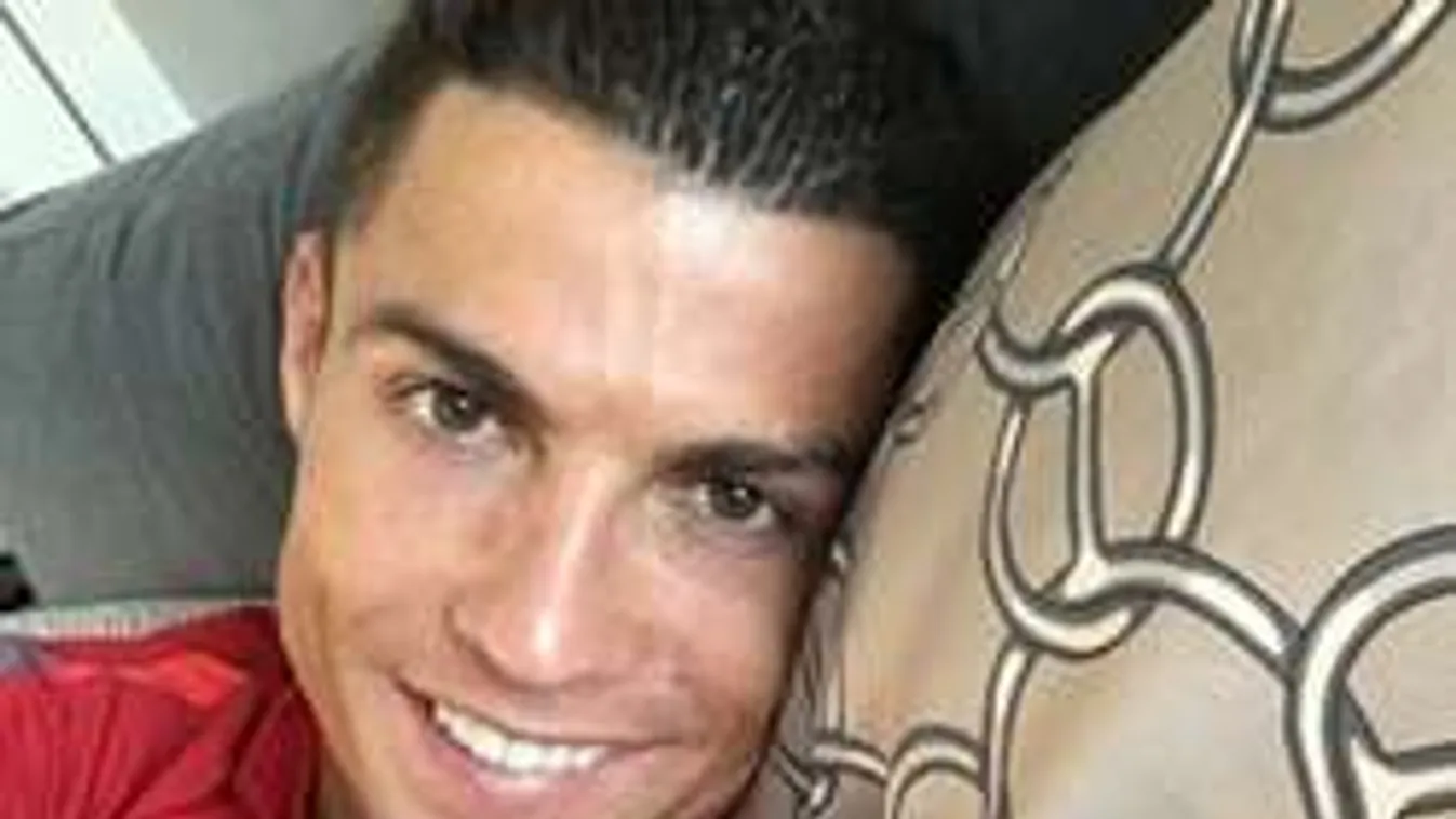 C. Ronaldo az ágyban ünnepelt