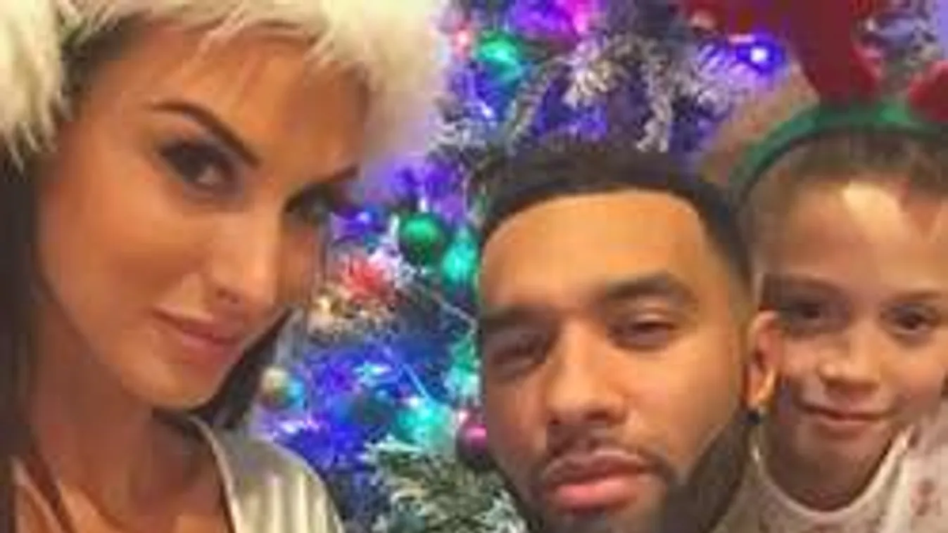 Karácsonyi meglepetés! Mindenét kitette a nagymellű focistafeleség