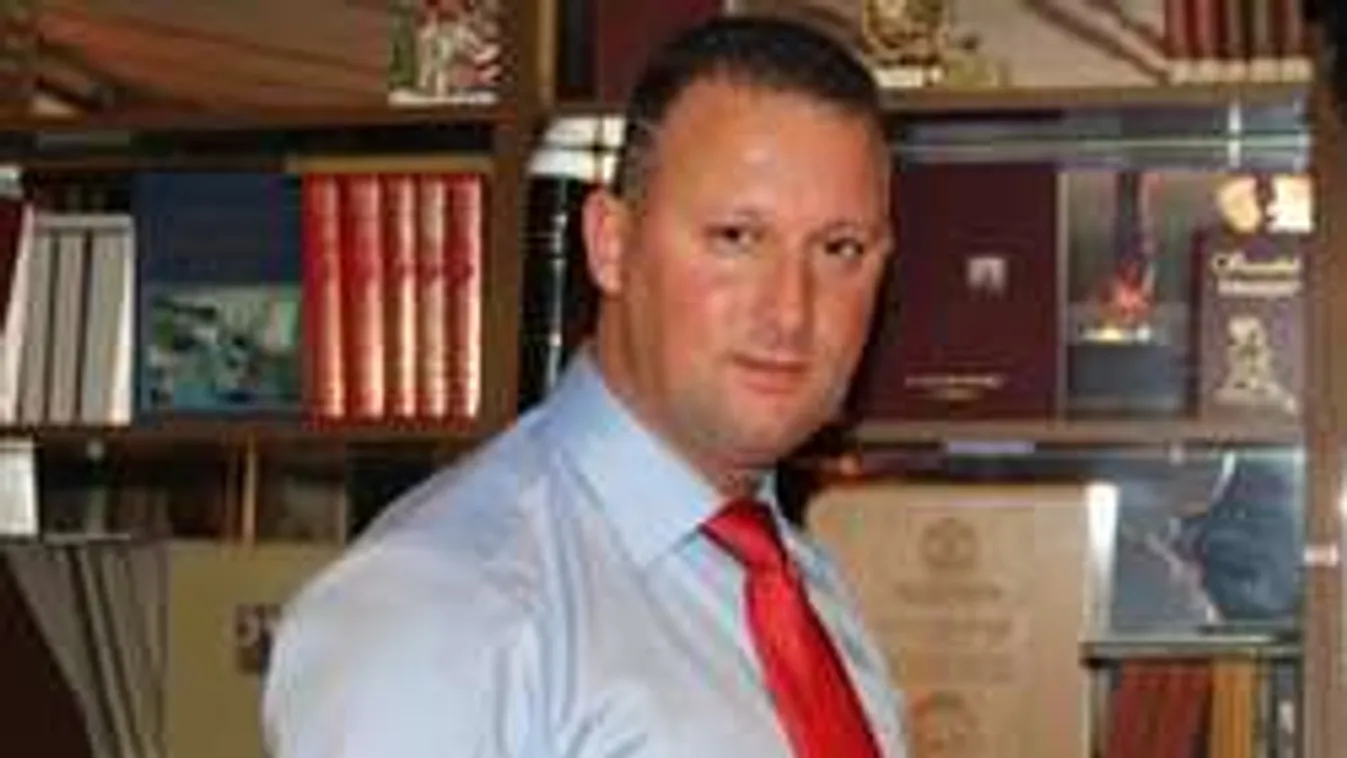 Alekosz új videójától elkerekedik a szemed