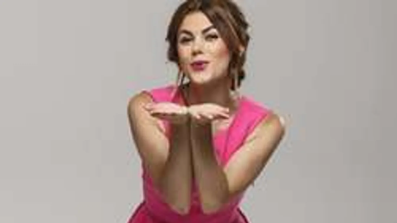 Így simul párja a várandós Csobot Adélhoz - Fotó