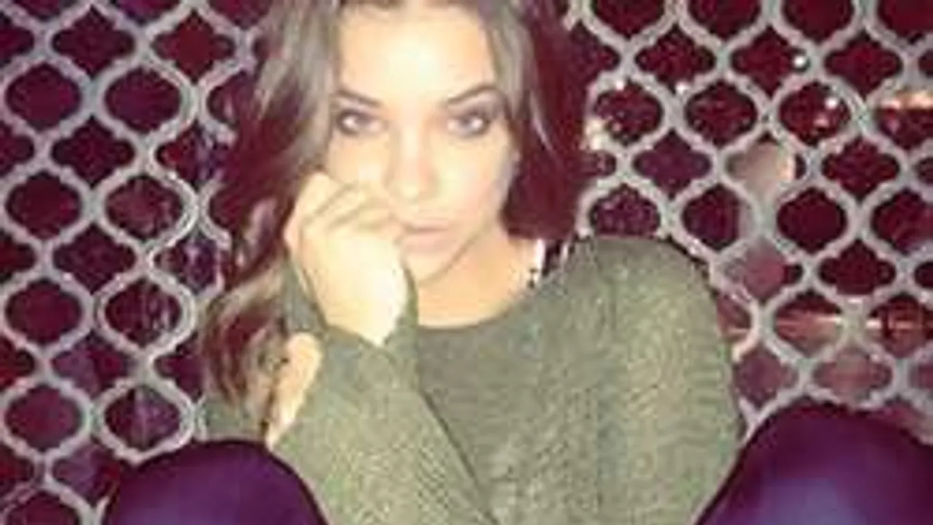 Meztelenül fürdőzött leszbikus barátnőjével Palvin Barbara - Fotó