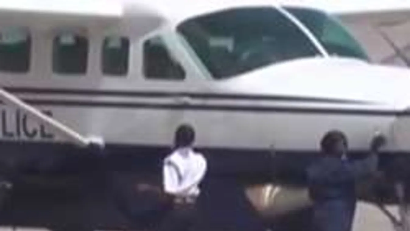 Éles robbanószerkezet volt a Párizsba tartó gép mosdójában!