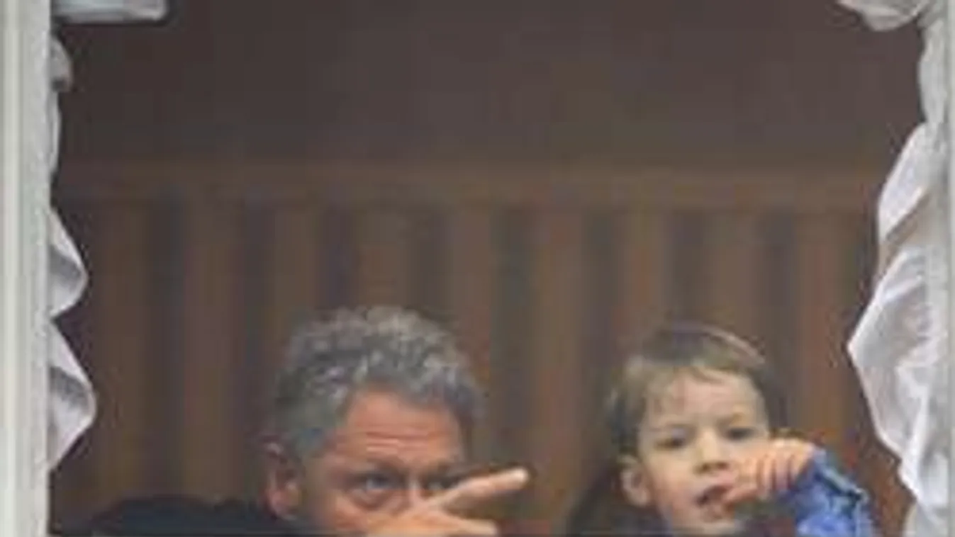 Felgyújtották a volt elnök szülőházát