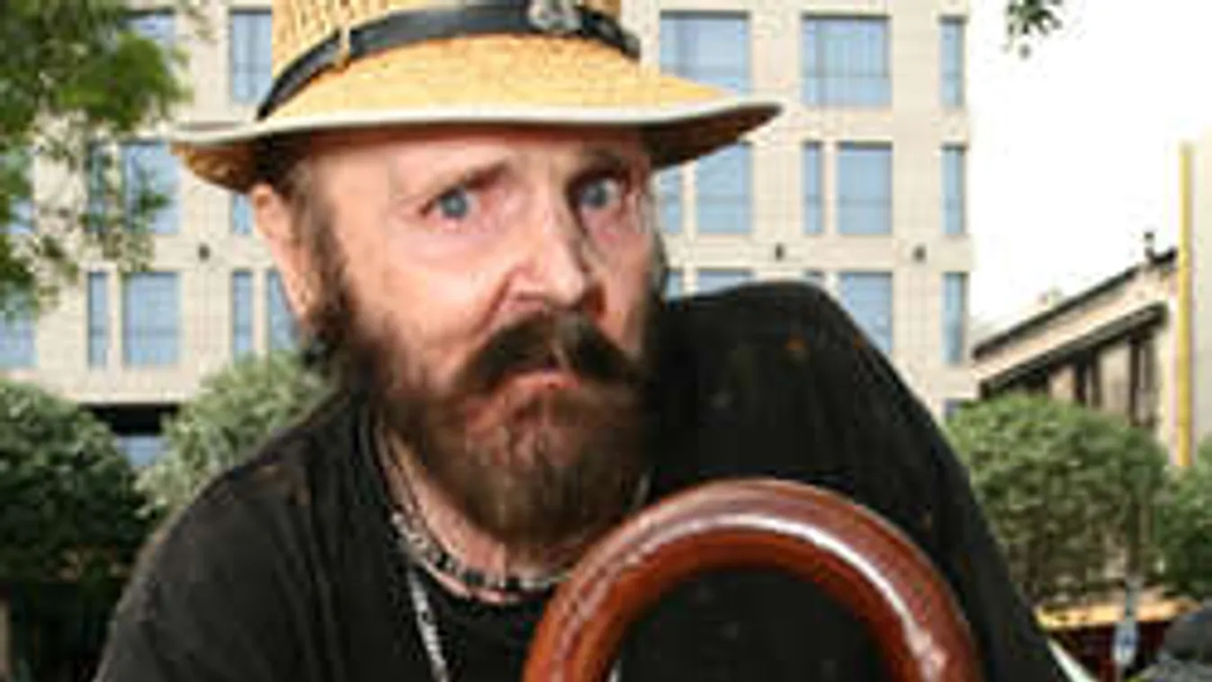 Több feleséget akar a magyar zenész! Hamarosan mormon lesz