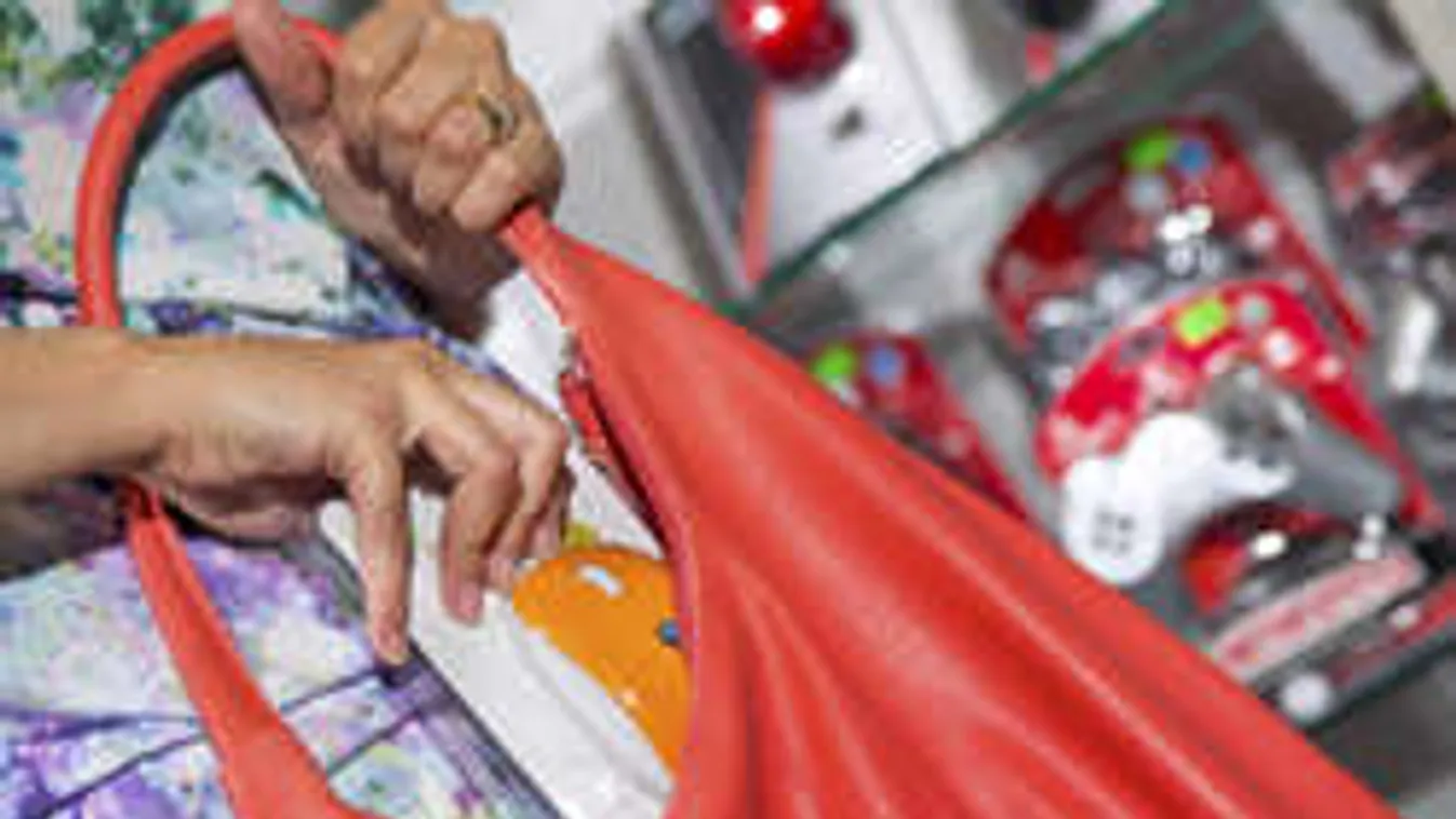 Ez a fiatal, szőke nő lop rendszeresen Óbudán, rettegnek a boltosok!