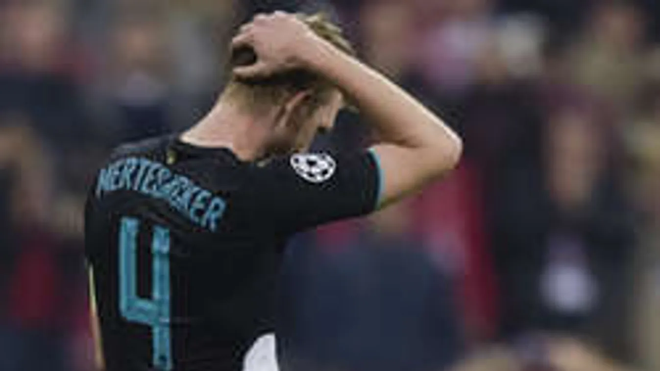 Undorító dolgot művelt a kísérőfiúval a világbajnok sztárfocista