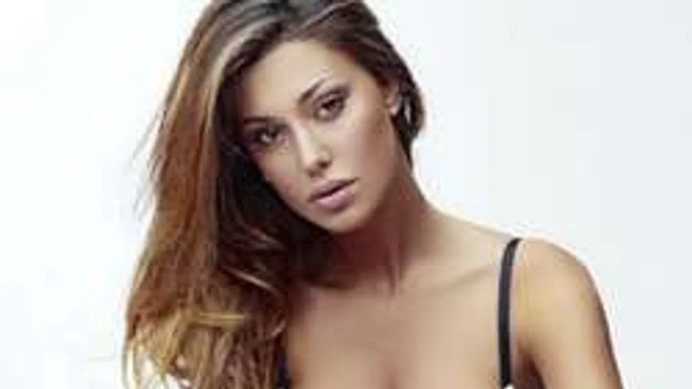 Szabad a pálya a pucér bomba nőnél - fotó