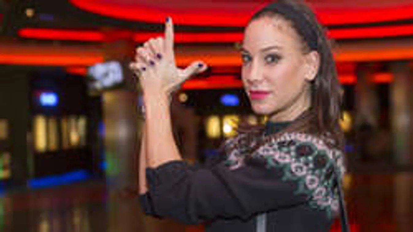 Vajna Tímea meglovagolt egy bikát! Nagyot esett! - Videó