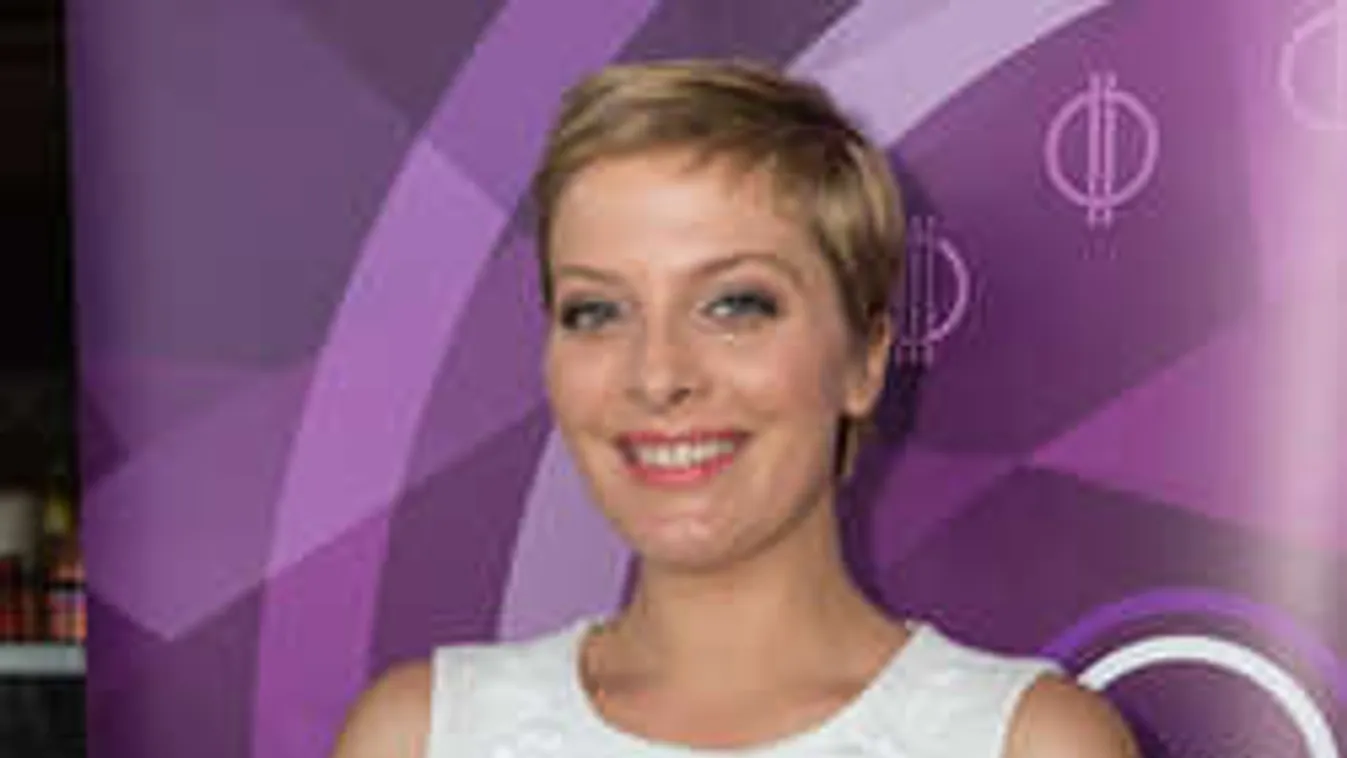 Cuki újszülöttjével kíván boldog karácsonyt Tatár Csilla - Videó