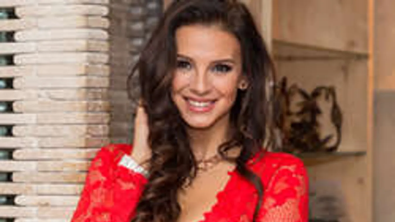 Bugyi nélkül fotózták a kerek fenekű Sarka Katát?