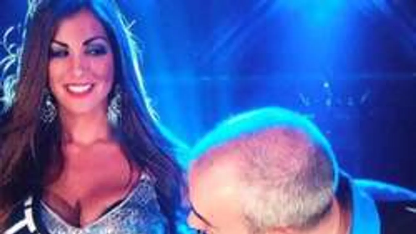 Õrjítően szexi csajok vonják el a figyelmet a vb-sztárokról - Fotók