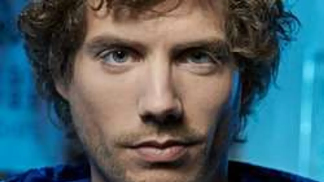 Szexpartnerkeresőn csajozik az RTL Klub szépfiúja - Fotó