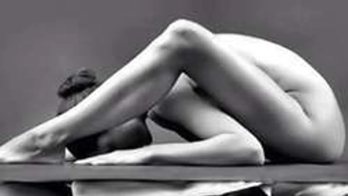 Edzés másképp: meztelen jóga az új őrület!