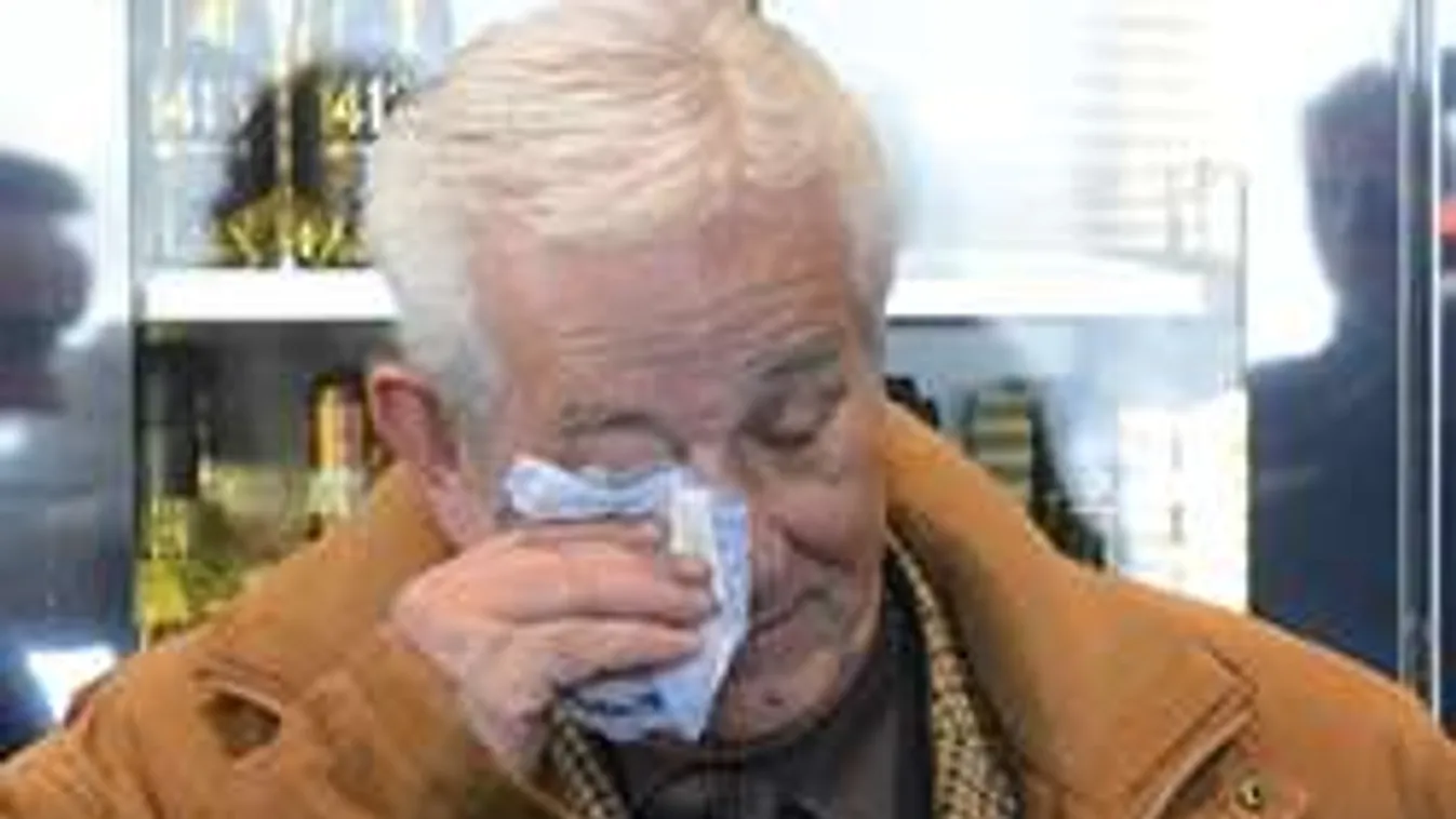 Csodálkozik ezen valaki? Kiss marad az úszókapitány!