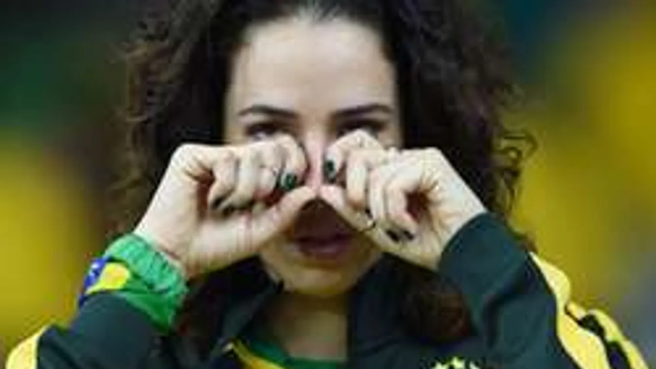 Megható pillanatok a pályán: a futballsztárok is emberek - videó