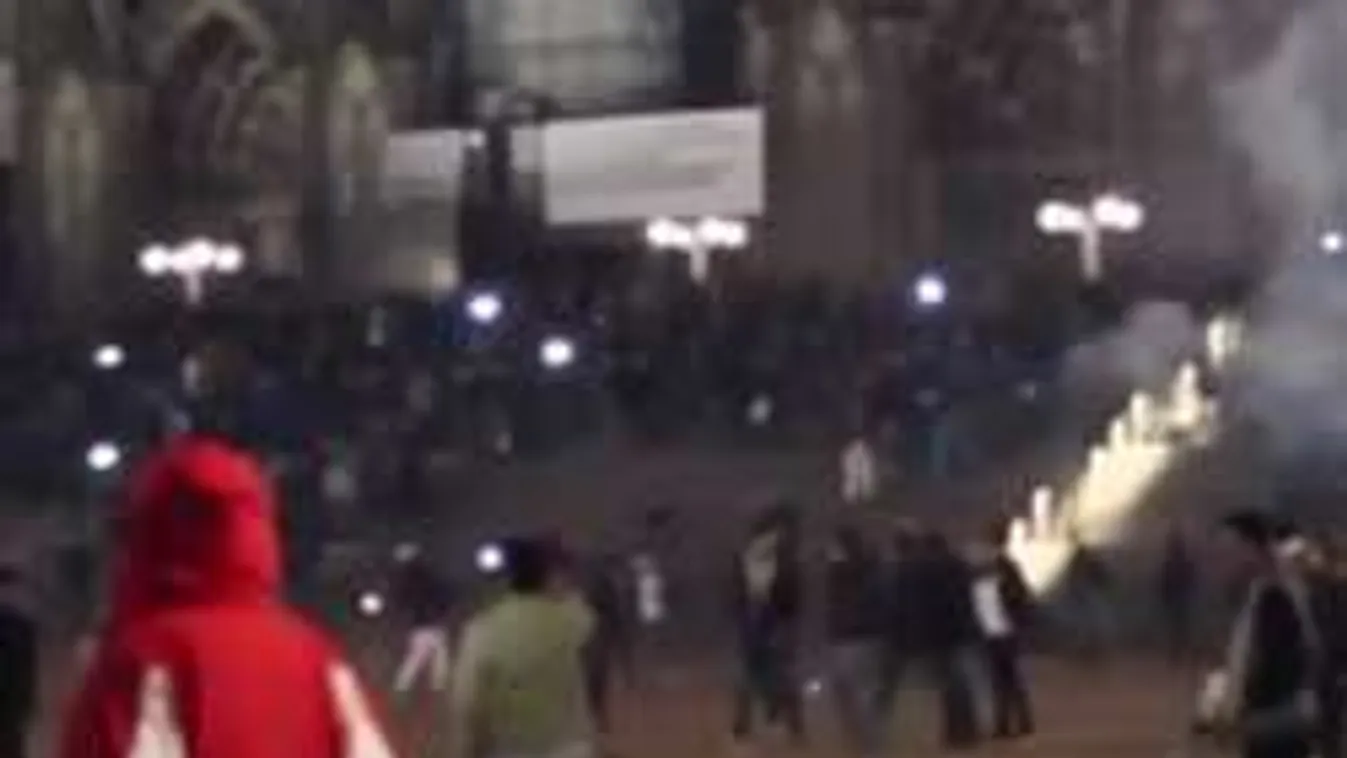 Észak-afrikai férfihorda támadja a nőket Kölnben - Videó