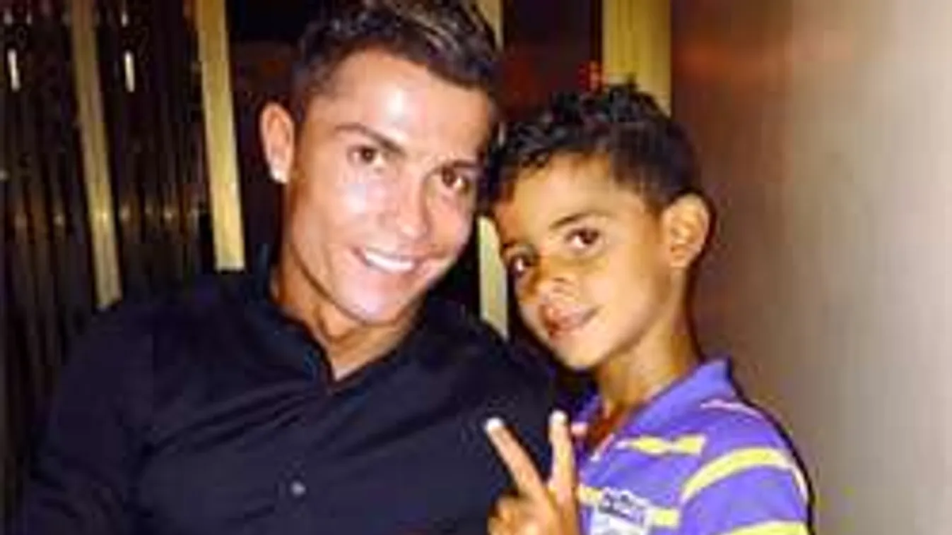C. Ronaldo még cuki kisfiát sem hagyja nyerni - videó