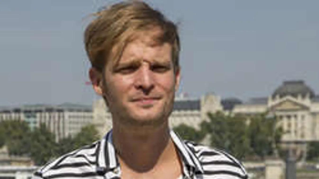 Mi történik? Egyre több gyanús vágás borítja a magyar énekes testét!