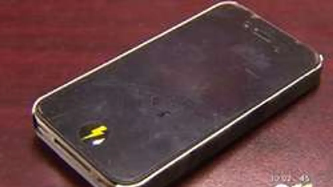 Letartóztatták, mert elvette a lánya telefonját