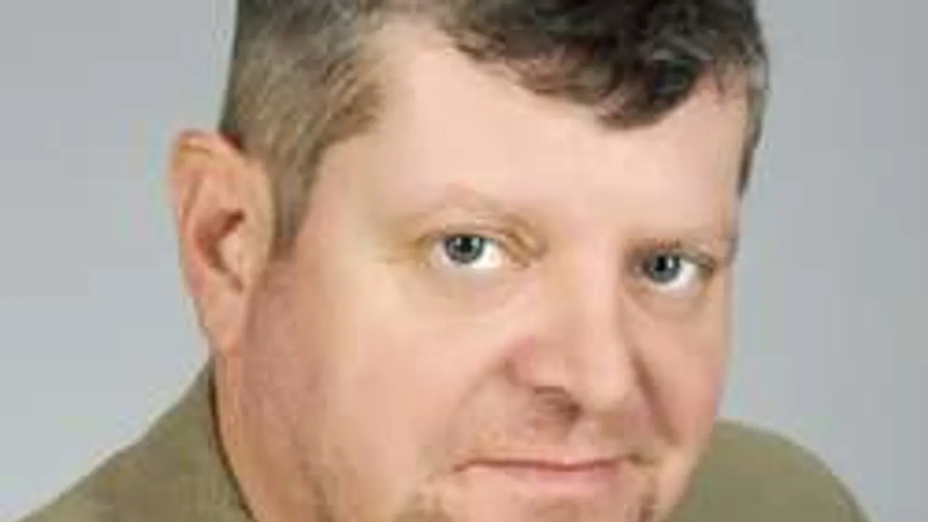 Ötvenévesen újra apa lesz a magyar színész