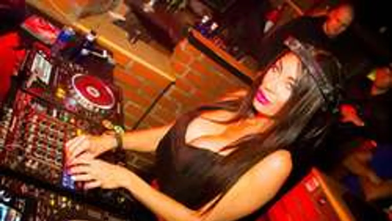 Vok­sán Virág: "Unom már a per­verz férfiak po­fát­lan zak­la­tá­sát"