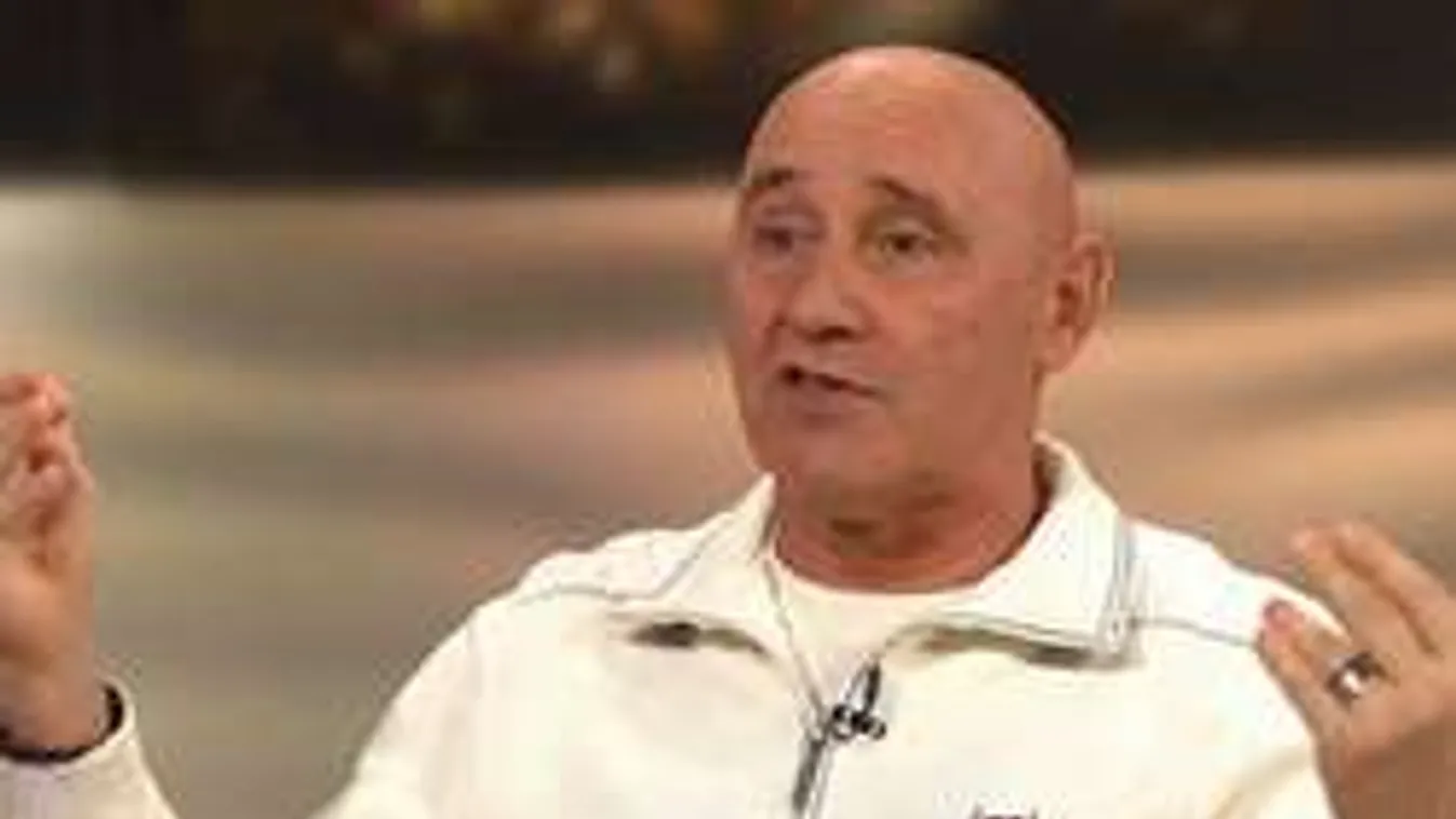 Fájdalomcsillapítókkal tömi felesége a magatehetetlen Pataky Attilát!