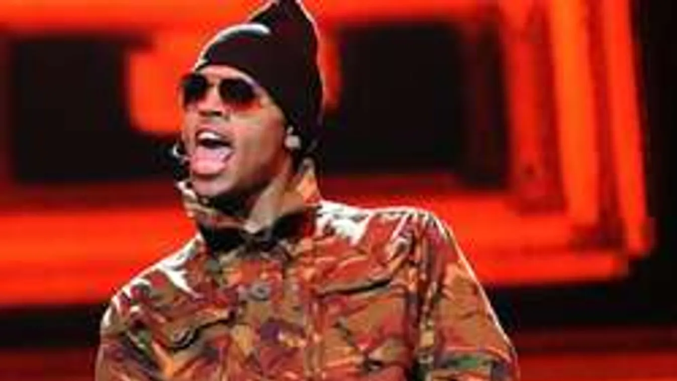 Ismét eljárt a keze a nőverő világsztárnak