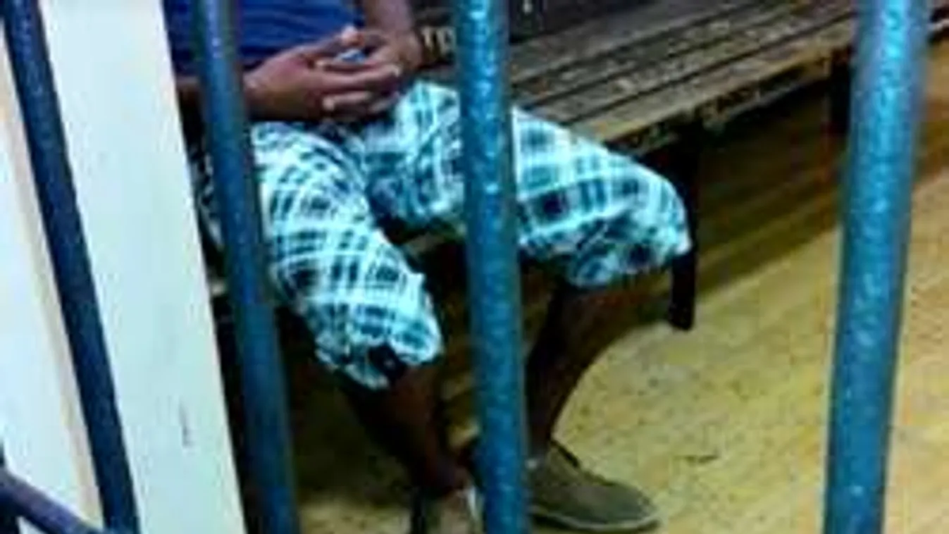 Összetört egy autót, csak hogy börtönbe kerülhessen