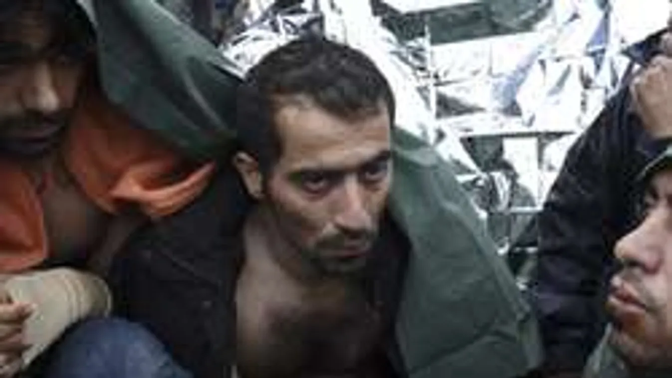 Tengeren megállíthatatlanok a migránsok