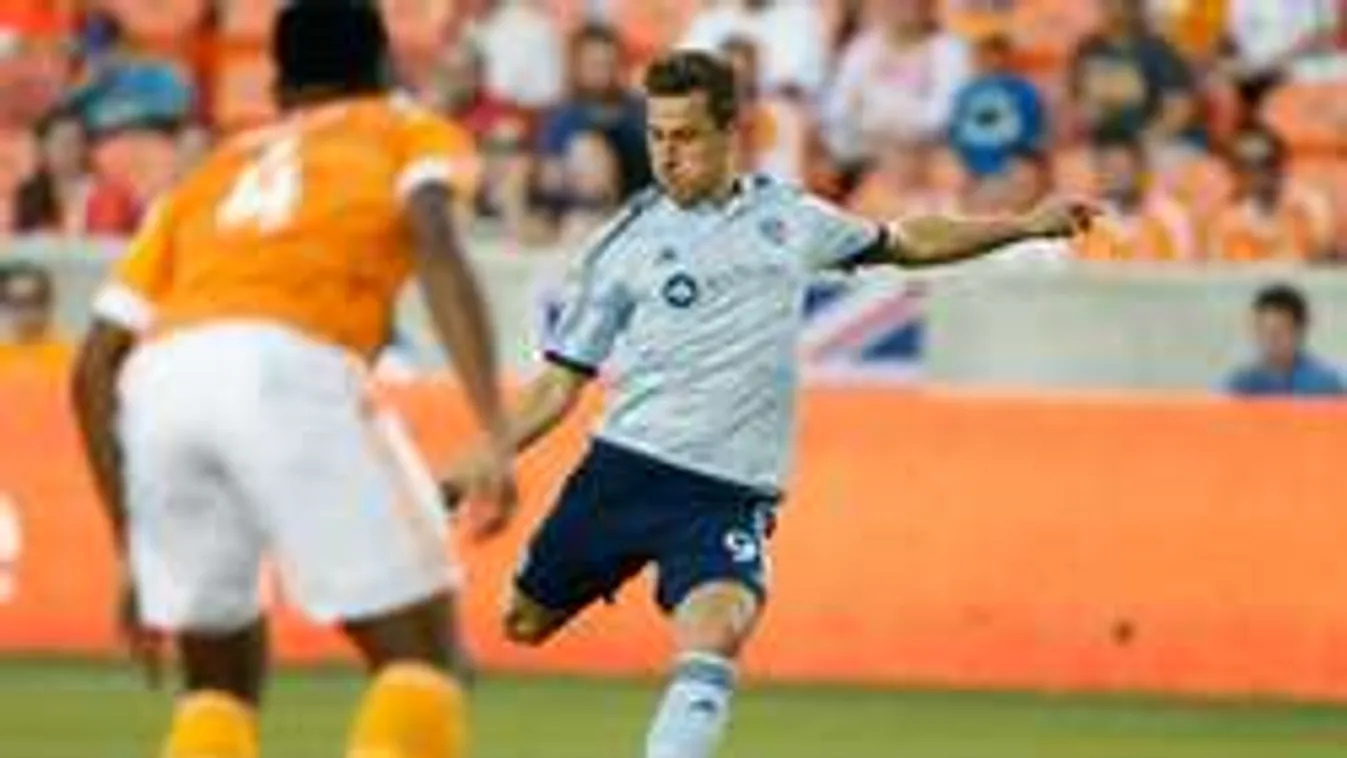 Foggal-körömmel harcolnak válogatott csatárunkért