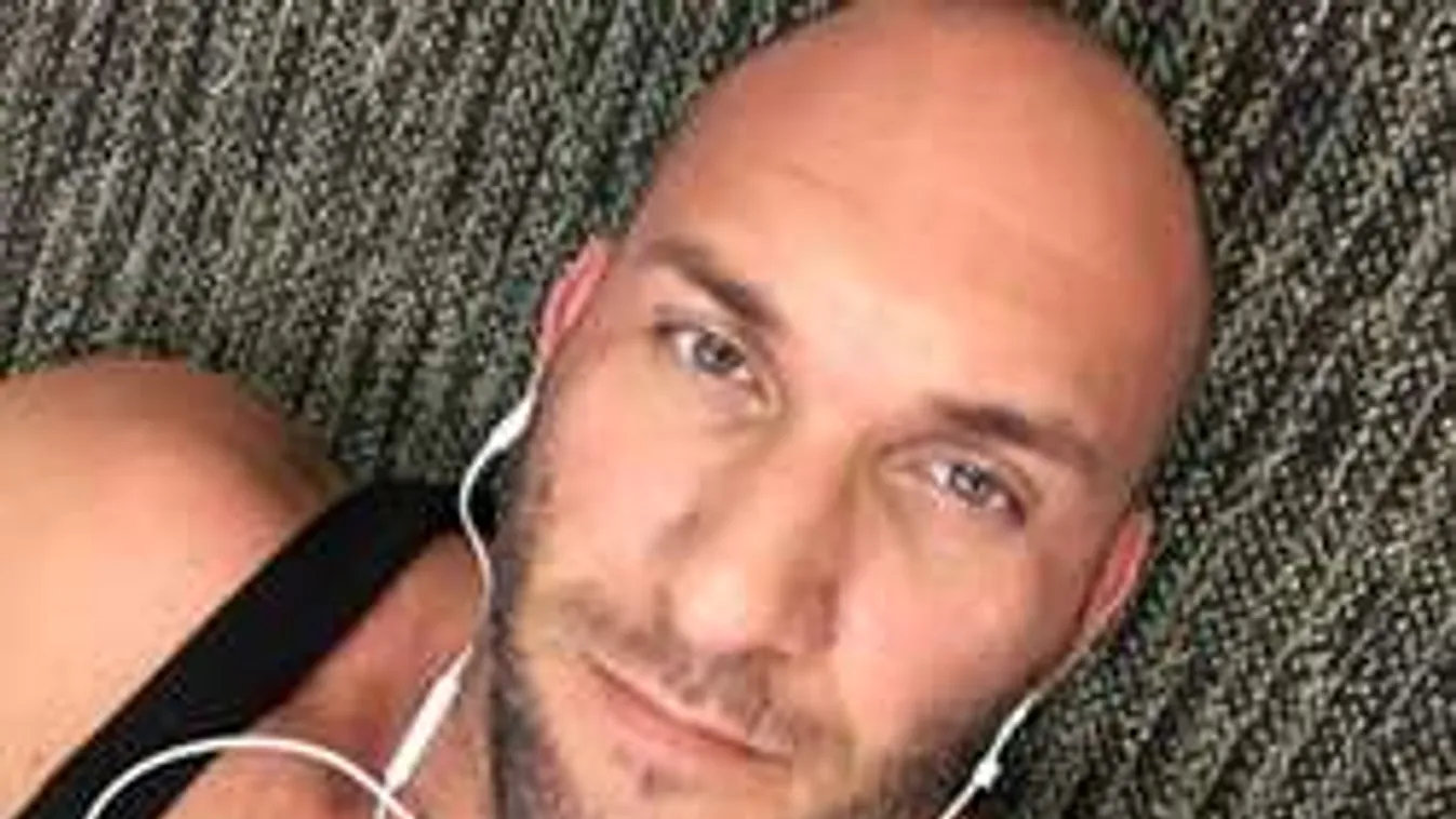 Hatalmas fegyverrel rohangált a házában Berki Krisztián