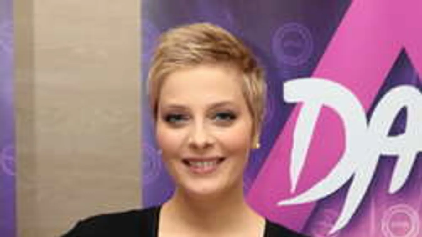 Friss fotók! A szülés után visszatért a munkába Tatár Csilla