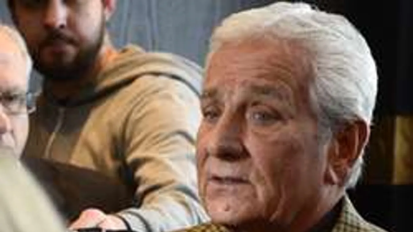 Magától marad a megalázott úszókapitány!