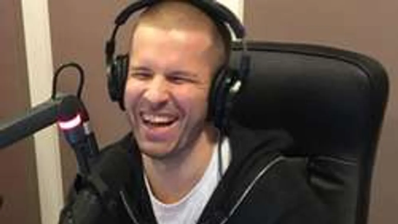 Élő adásban vetkőzött le Sebestyén Balázs! - Fotó