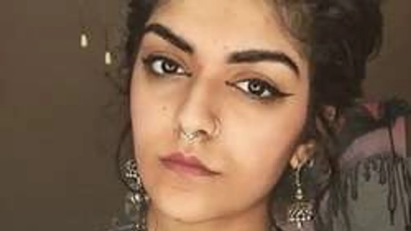 Felrobbantotta az internetet a szőrös hasú lány fotója