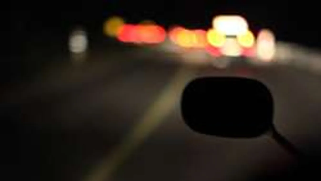 Saját háza előtt esett össze a néni, áthajtott rajta egy autó - Videó