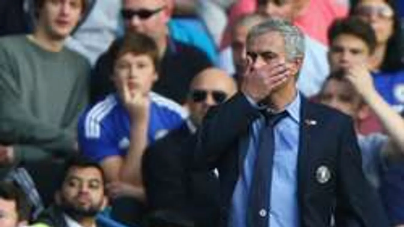 Luxuskunyhóban fölényeskedik a kirúgott sztáredző