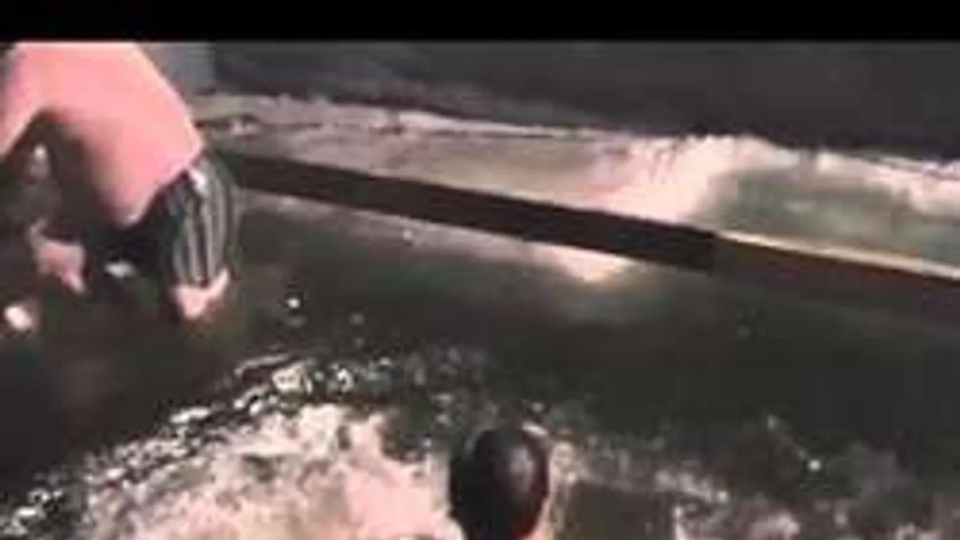 Sok ezer orosz csobban a jeges vízbe... Hogy bírják?