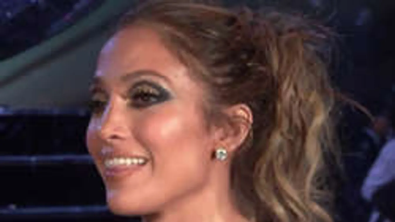 Jennifer Lopezen a legintimebb helyen repedt szét a ruha - videó