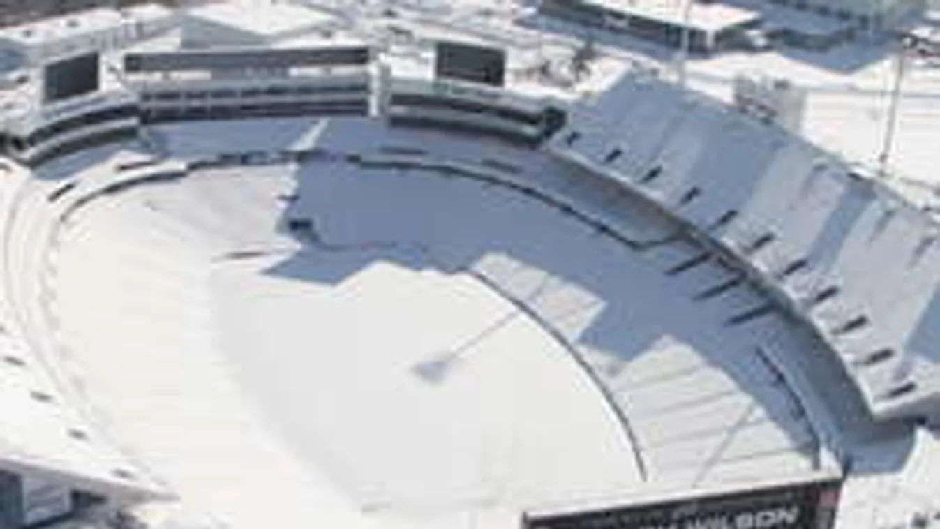 Veszélyben a rangadó, hómunkás kerestetik