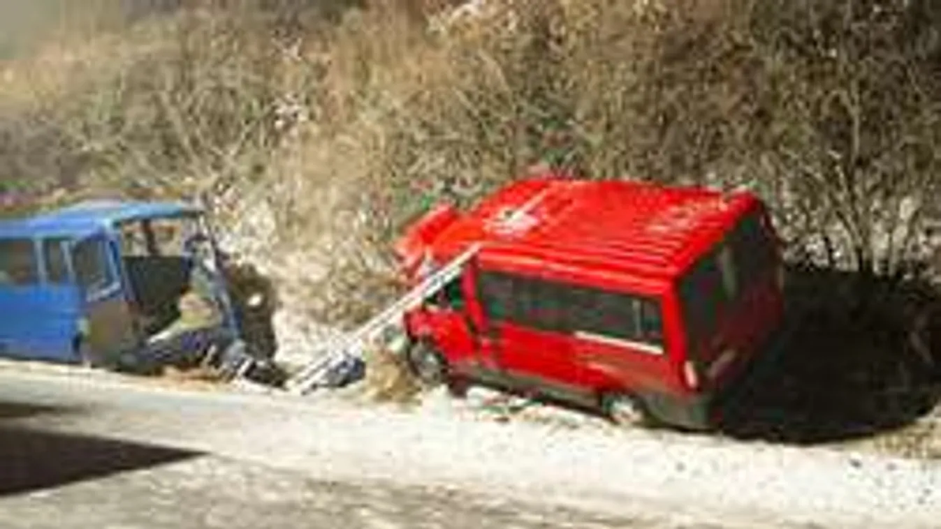 Gyilkolt a hó Hortnál: mikrobuszok ütköztek - Fotó!