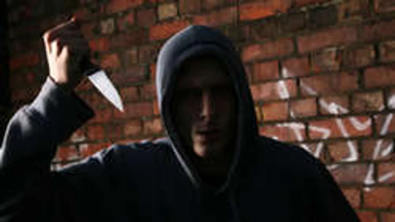 Késsel támadtak egy nőre a VIII. kerületi lépcsőházban!