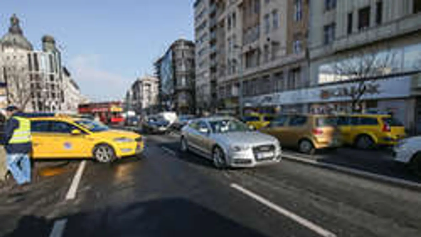Váratlan fordulat: Idő előtt ért véget a taxisblokád!