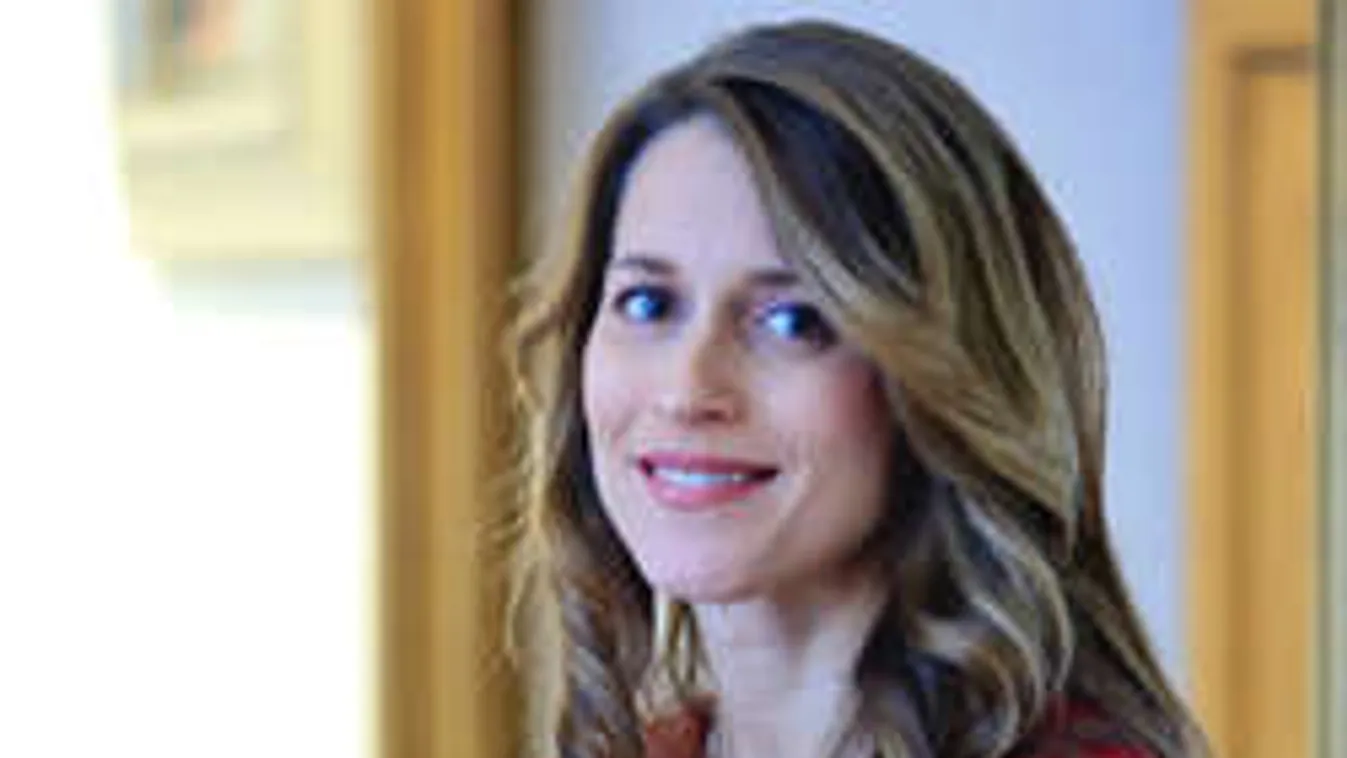 Gólyahír! Megszületett a legújabb sztárbébi!