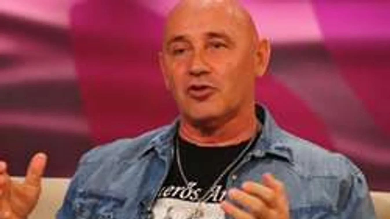 Dalt írt az aranyérműtétről Pataky Attila...