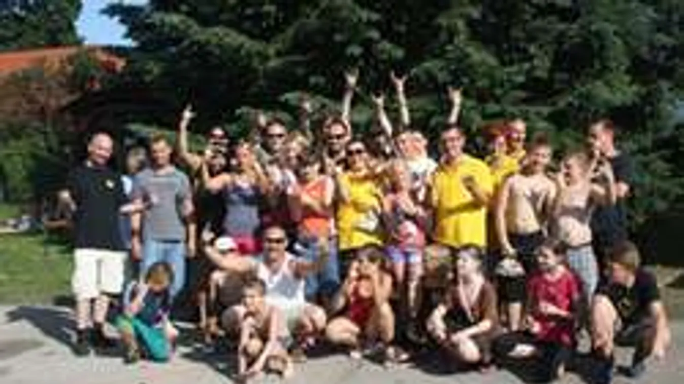 Lázadók a jó ügyért: Gyerekeken segítenek az aranyszívű rockerek