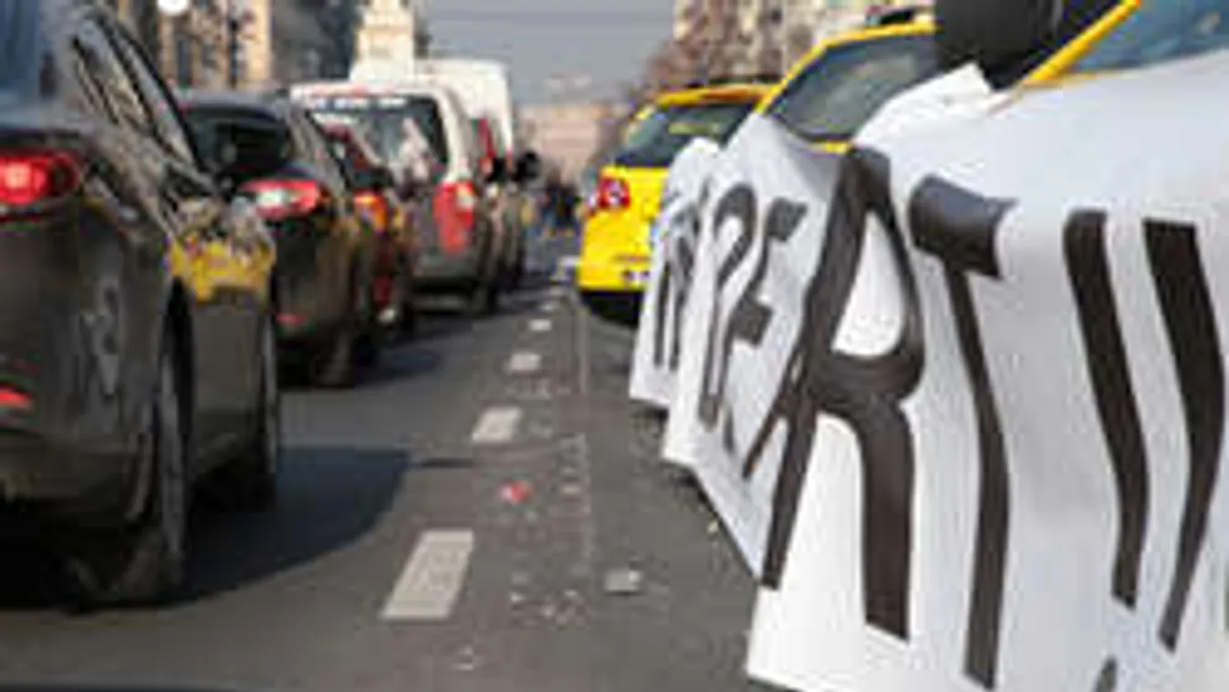 Kifulladóban a blokád, káosz a taxisoknál