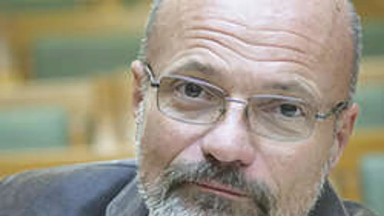 Kiakadt Zacher Gábor a törökszentmiklósi kismamák miatt